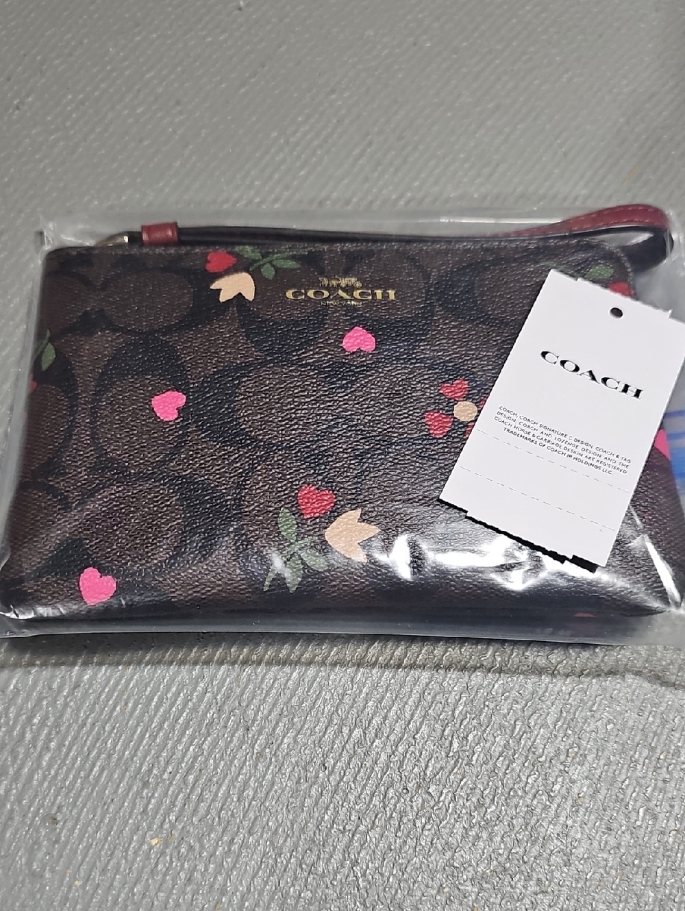 Coach C7654 Signature Heart Petal Print Corner Zip Wristlet NWT